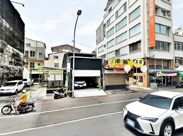 新營民治東路透天店面