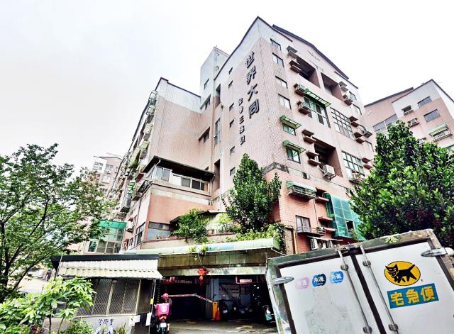 世界大同四房車位