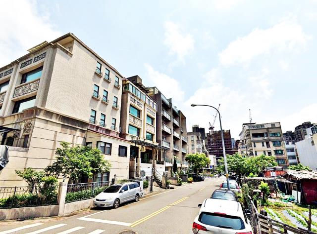 竹北莊敬七街透天店墅